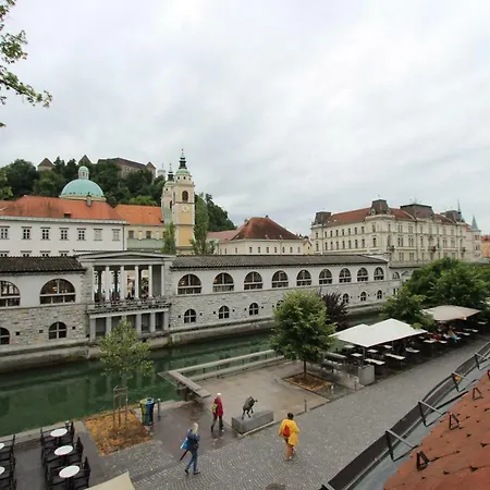 Artistic In Historical Old Town 2 Apartment *