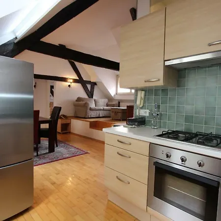 Apartamento Artistic In Historical Old Town 2 *