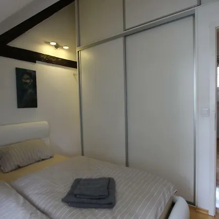 Appartement Artistic In Historical Old Town 2 *